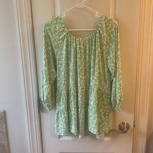 Flowing dress top, mid sleeve length , size Medium, never worn